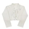 Bolero sa volanima - Bijela verzija 1704090BI Elegantna bijela ​​bolero jakna s volanima  i detaljima sa sitnim printom. Savršena za formalne prilike i posebne događaje.